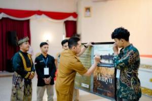 Plt Kadisdik Riau Apresisasi Peluncuran Buku Memeluk Melayu Karya Griven